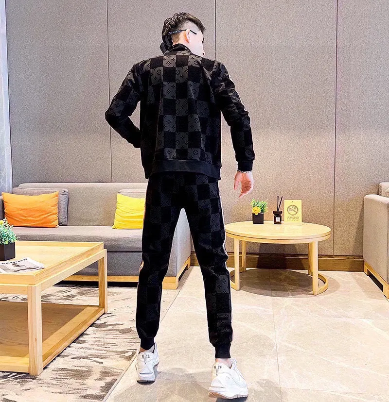 🅿️500 [LV Louis Vuitton] hot-selling suit is coming. Focus on the original version of the official website. 2025 new hot-selling cardigan and sweatshirt suit. The original order is the best. 🇭🇰The meticulous work of top designers. It has a fitting and perfect upper body effect. All-natural high-quality Tencel Roman cotton 100%, close-fitting comfort, noble and elegant! Original hardware embodies elegance and nobility! Counter size: M-4XL (up to 190 pounds)